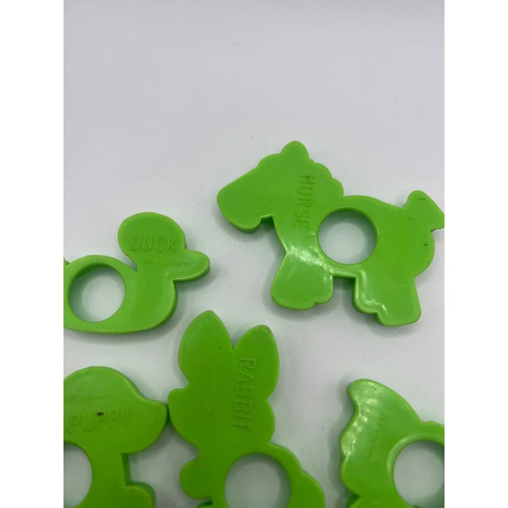 VTG General Mills Fun Group Inc Green Animal Shaped Cookie‎ Play Doh Cutter 6 CT